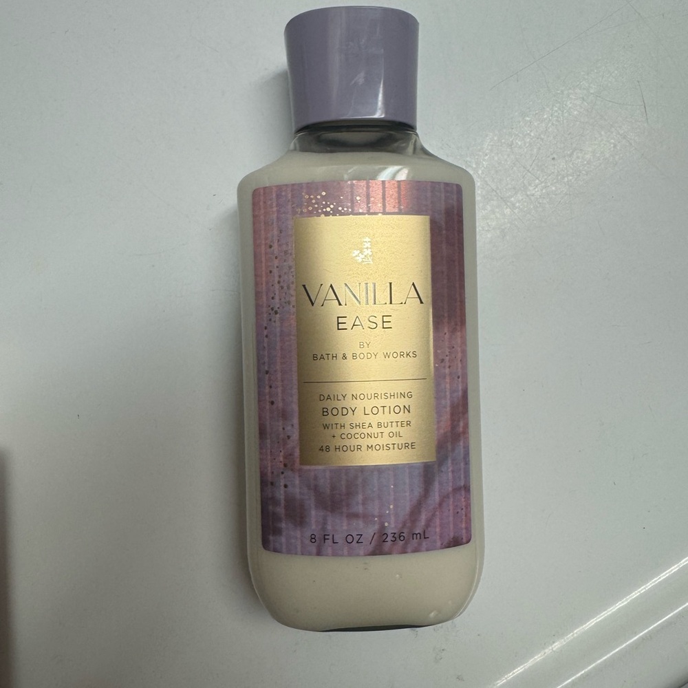 Bath & Body Works Vanilla Ease Body Lotion - Lavender and Cream
